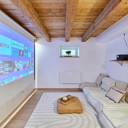 Apartment Center - Boho Chic & Secret - Parking & Wifi *