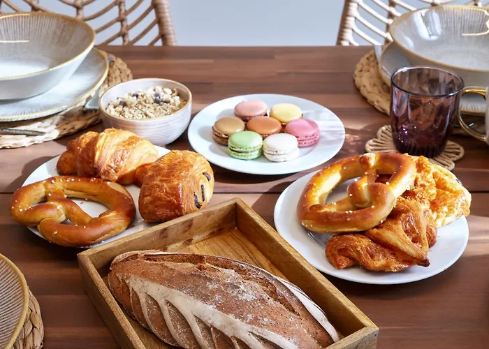 2br Near Centre - Boho Style, Hidden Room, Free Parking Apartment *