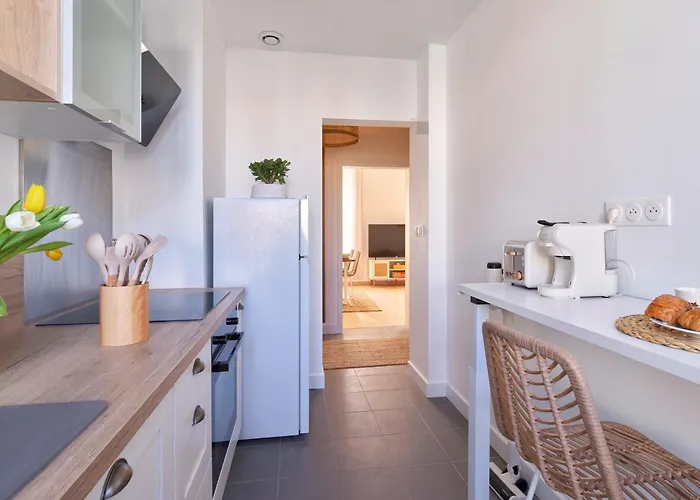 2br Near Centre - Boho Style, Hidden Room, Free Parking Apartment