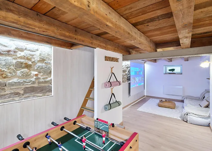 2br Near Centre - Boho Style, Hidden Room, Free Parking *