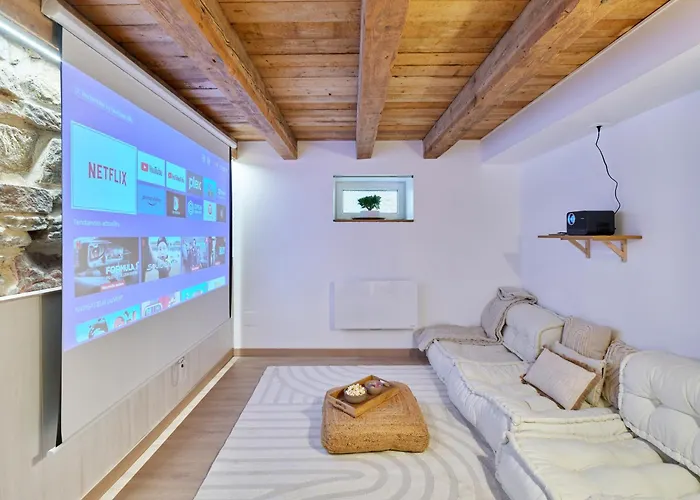 Apartment 2br Near Centre - Boho Style, Hidden Room, Free Parking *